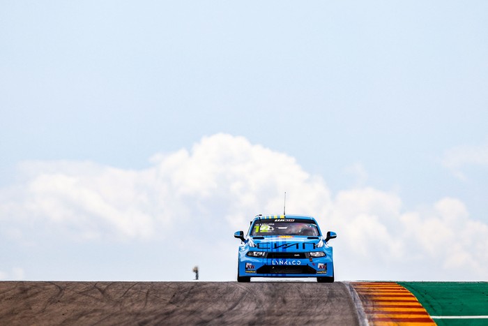 Santiago Urrutia durante el WTCR, en la 4ª carrera de la Copa del Mundo de Turismos FIA 2022, en Alañiz, España. · Foto: Xavi Bonilla, DPPI, AFP