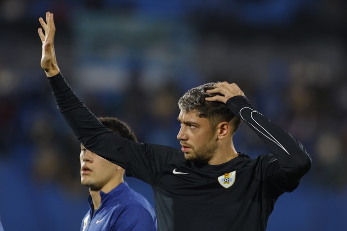 Federico Valverde y Facundo Pellistri, el 15 de octubre de 2024, en el estadio Centenario. · Foto: Ernesto Ryan