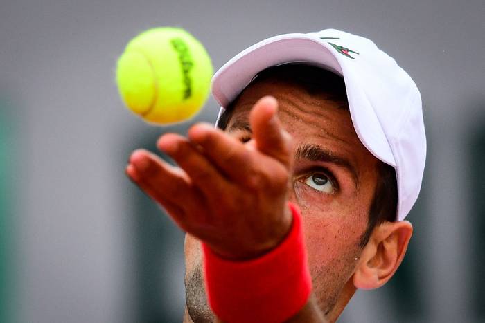 Novak Djokovic, durante el partido con Pablo Cuevas, por la segunda ronda de Roland Garros, el 3 de junio, en París.
 · Foto: Martin Bureau, AFP