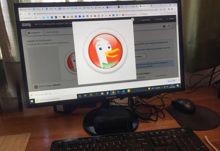 Foto principal del artículo 'El buscador Duck Duck Go ahora tiene su propio navegador que ayuda a evadir a los recolectores de datos'