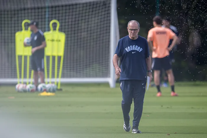 Marcelo Bielsa durante el entrenamiento, el 23 de junio, en el Complejo del Fairmont, Mayakoba Playa del Carmen, México · Foto: Enzo Santos
