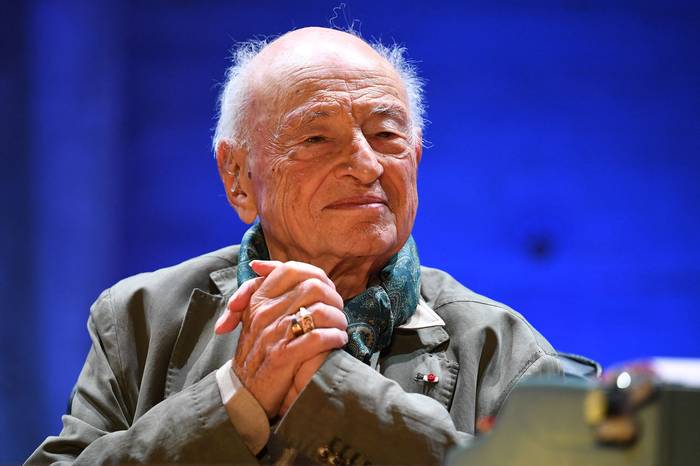 Edgar Morin, en los festejos de su centenario, en la sede de la Unesco, el 2 de julio, en París.  · Foto: Bertrand Guay, AFP