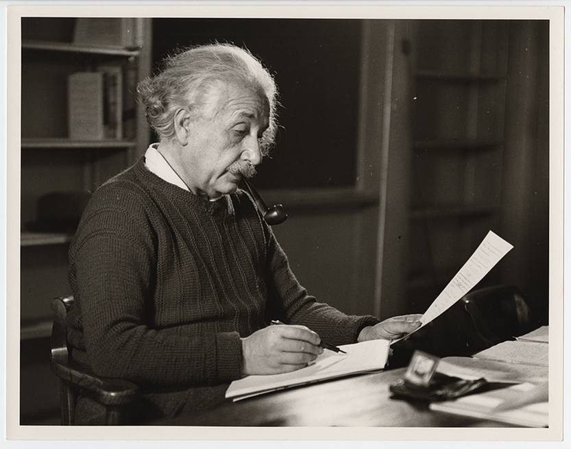 ciencia Einstein Albert en su oficina