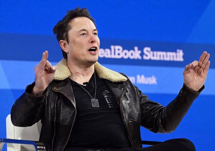 Elon Musk durante la Cumbre Dealbook 2023, el 29 de noviembre, en Nueva York. · Foto: Slaven Vlasic, Getty Images, AFP