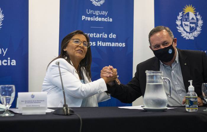 Sandra Etcheverry y Álvaro Delgado, en el acto de asunción de Etcheverry en la Secretaría de Derechos Humanos. · Foto: Ernesto Ryan