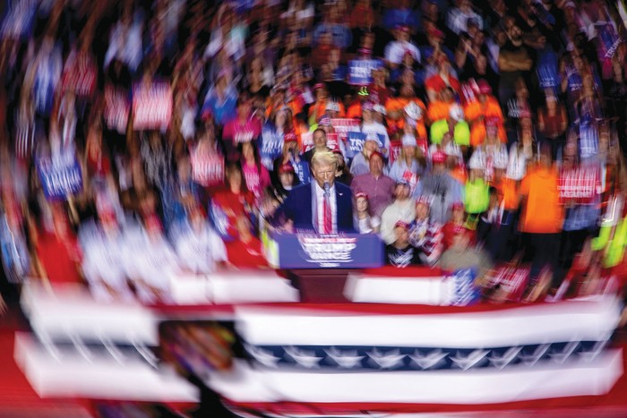 Donald Trump durante un acto de campaña en Grand Rapids, Michigan, Estados Unidos, el 5 de noviembre. · Foto: Carlos Osorio / Reuters