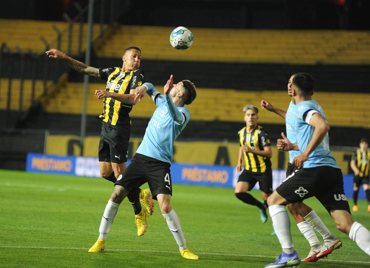 Uruguay Hoy - Nacional vs Torque y Peñarol contra Danubio los destacados de  este fin de semana