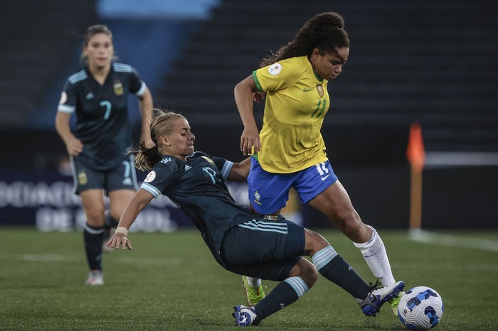 Argentina y Brasil por el Sudamericano sub 17 femenino. · Foto: Conmebol