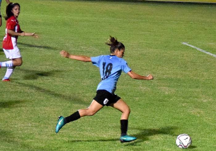 Mariana Pion, futbolista de la selección uruguaya femenina. Foto: @AUFfemenino