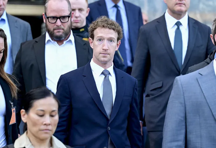 El CEO de Meta, Mark Zuckerberg, luego de testificar en la causa en el Tribunal Superior de Los Ángeles, el 18 de febrero. · Foto: Wally Skalij / AFP