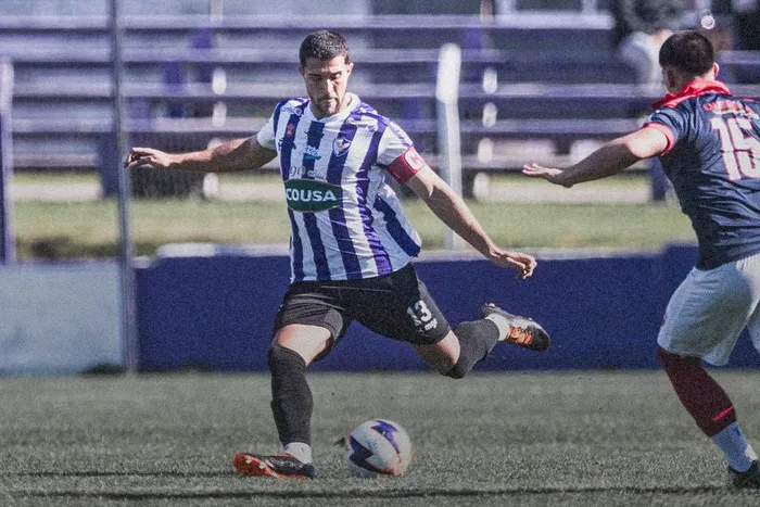 Guillermo Pereira, de Fénix, por la undécima fecha de la fase regular de la Primera División contra Atenas de San Carlos en el Parque Capurro. Foto: Fénix