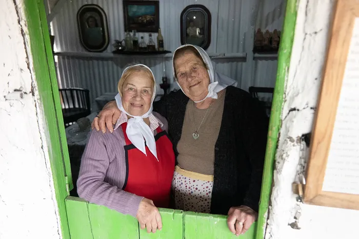 Eva Acosta y Norma Carugno de la Red de Mujeres Rurales, el 26 de octubre, durante la presentación de la Fiesta de la Chacra en San Jacinto. · Foto: Alessandro Maradei