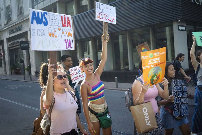 Marcha Fridays for Future, por Ciudad Vieja (archivo, enero de 2020).