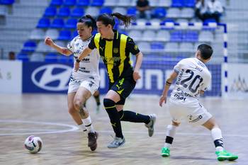 Peñarol contra All Boys durante la semifinal de la Copa Libertadores de futsal femenino, el 7 de noviembre, en Luque. · Foto: Conmebol