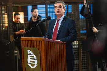 Álvaro García, el 6 de agosto, en la casa central del BROU. · Foto: Alessandro Maradei