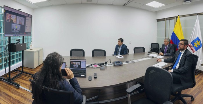 El vicefiscal en funciones de fiscal general de la Nación de Colombia, Gilberto Javier Guerrero Díaz, durante una reunión virtual con los abogados de la familia del fiscal paraguayo Marcelo Pecci Albertini. Foto: @FiscaliaCol