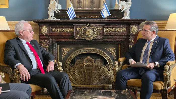 Mario Lubetkin y Eldad Hayet, el 26 de agosto. Foto: Cancillería de Uruguay