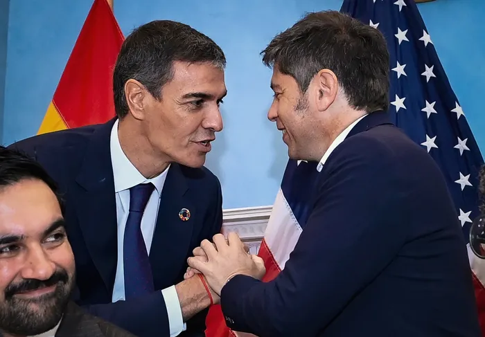 Zohran Mamdani, Pedro Sánchez y Axel Kicillof, el 23 de setiembre, en Nueva York. Foto: redes sociales de Axel Kicillof