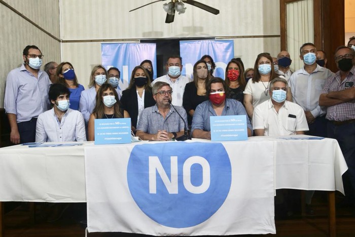 Conferencia de prensa por la conformación del Comando Nacional Electoral, el 19 de febrero en el barrio Pocitos.