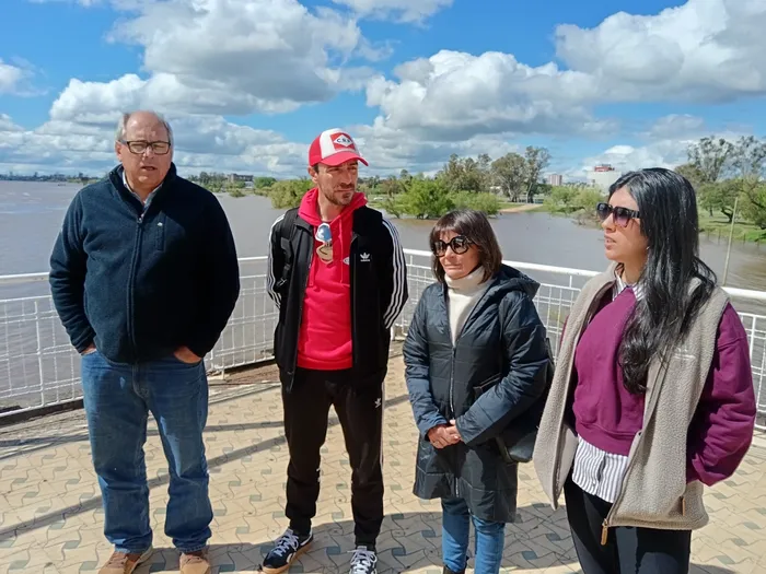 Eduardo Bartaburu, Javier Ayres, Rosario Gutiérrez y Lucrecia Talagorria. · Foto: S/d de autor, difusión