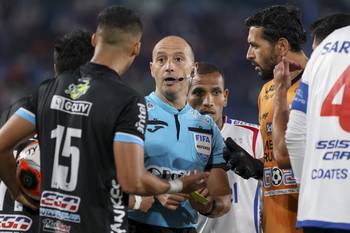 Javier Burgos, en el estadio Gran Parque Central. Foto: Rodrigo Viera Amaral