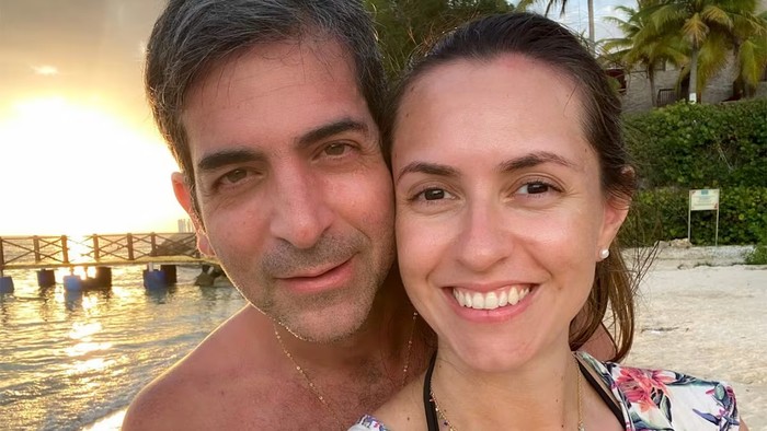 Marcelo Pecci y su esposa Claudia Aguilera. Foto: X.