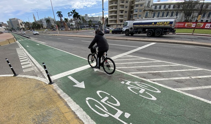 Ciclovía en la rambla. · Foto: Iván Franco