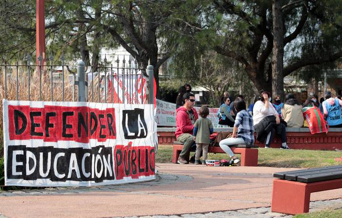 Paro de gremios de la Educación, este miércoles, en Maldonado. · Foto: Nathalie González
