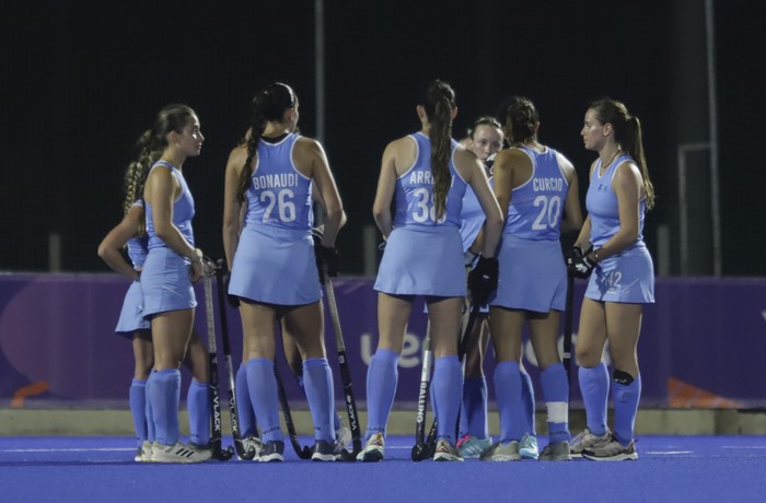 Las Cimarronas durante el partido ante Estados Unidos. Foto: Santiago Faux, Comité Olímpico Uruguayo