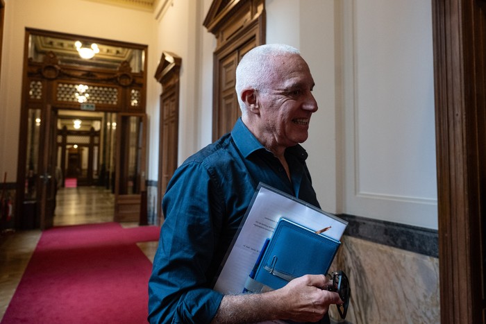 Carlos Negro, el 9 de febrero, en el Parlamento. · Foto: María Vivanco