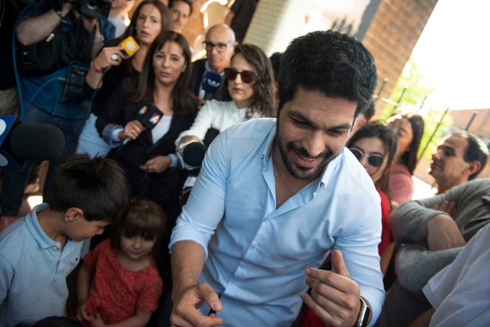 Andrés Ojeda, este domingo, durante la jornada electoral. · Foto: Gianni Schiaffarino