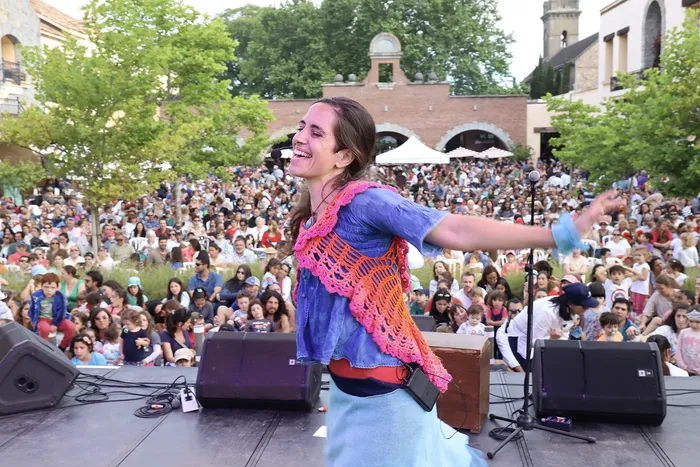 Leticia Passeggi de Encanto al Alma en Música de la Tierra. · Foto: S/d de autor, difusión