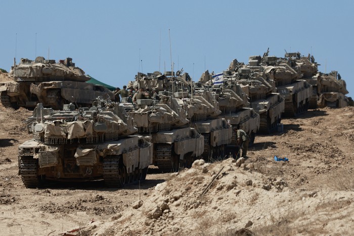Tanques israelíes desplegados en la frontera de Israel con la Franja de Gaza, el 16 de septiembre. Foto: Menahem Kahana, AFP.