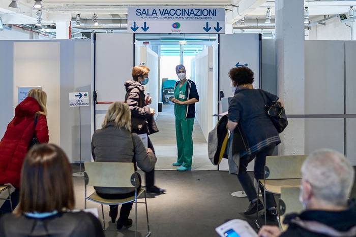 Vacunatorio contra el Covid 19, ubicado en el Museo Nacional de Ciencia y Tecnología Leonardo Da Vinci, ayer, en Milán. · Foto: Miguel Medina, AFP.