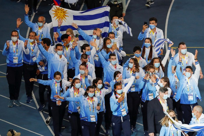 Delegación de Uruguay durante la inauguración de los Juegos Panamericanos Junior, en el estadio Pascual Guerrero, el 25 de noviembre, en Cali. · Foto: Ernesto Guzmán Jr / EFE