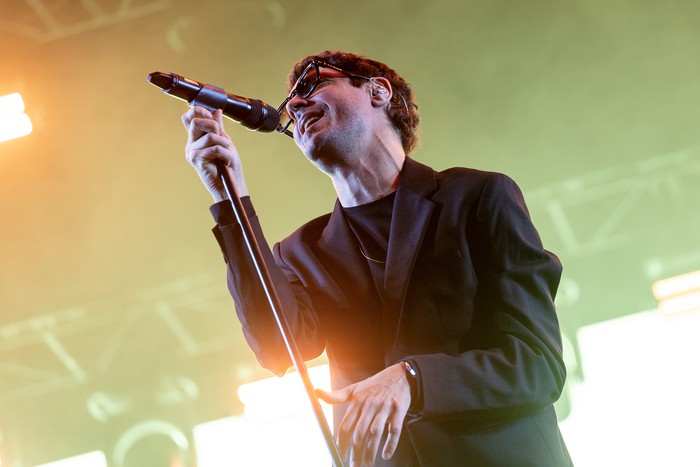 Julián Kartun, durante el show de El Kuelgue en el festival Cosquín Rock 2025, en Montevideo. · Foto: Rodrigo Viera Amaral