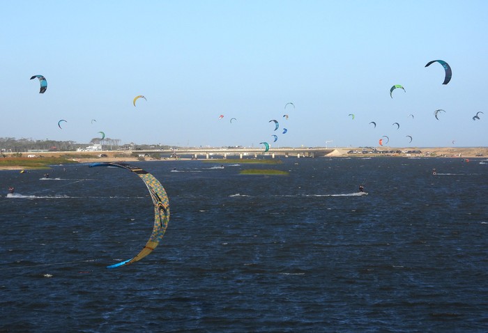 Kitesurf en Laguna Garzón. · Foto: Ministerio de Ambiente