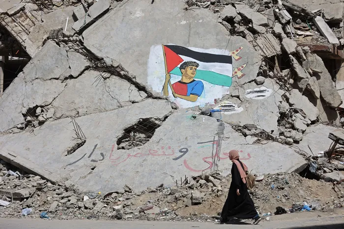 Mural representando al futbolista Lamine Yamal ondeando una bandera palestina, el 13 de mayo, en la ciudad de Gaza. · Foto: Omar Al-Qattaa, AFP