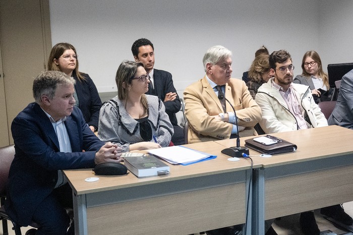 Rafael Vinzia (I), y Marcos Ledesma (D), durante la audiencia, el 28 de agosto, en el juzgado de la calle Juan Carlos Gómez, en Montevideo. · Foto: Alessandro Maradei