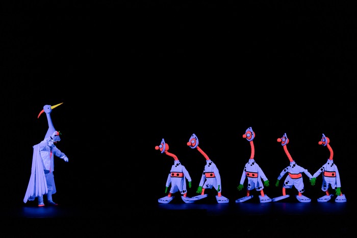 Las criaturas luminosas del jardín. Foto: Santiago Bouzas, difusión Teatro Solís.