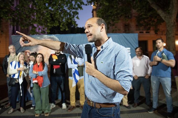 Martín Lema, durante un acto de la Coalición Republicana en la plaza Cagancha (archivo, noviembre de 2024). · Foto: Gianni Schiaffarino