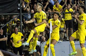 Leonardo Fernández, de Peñarol, durante el festejo del segundo gol, el 14 de noviembre, en el Parque Viera. · Foto: Rodrigo Viera Amaral