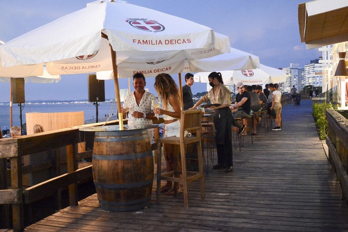 Parador sobre la playa Mansa de Punta del Este (archivo, enero de 2022). · Foto: Virginia Martínez  Díaz