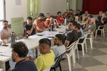 Plenario extraordinario de la Federación de Trabajadores de la Industria Láctea, el 13 de enero, en Montevideo. · Foto: Martin Hernández Müller