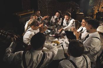 _Murga a la mesa_. · Foto: Difusión, s/d de autor