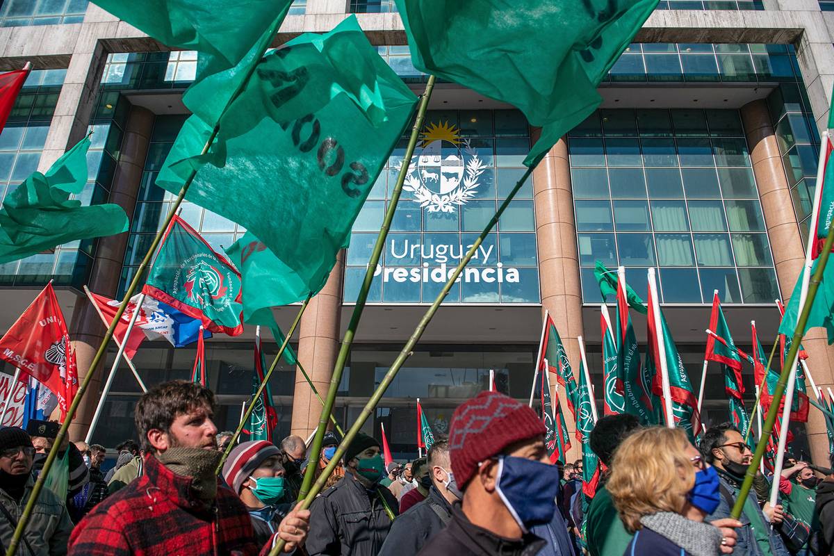 Trabajadores de empresas y entes públicos aseguraron que el gobierno está desmantelando servicios - Vimarsana News