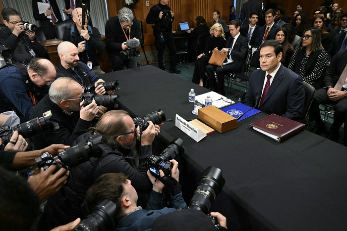 Marco Rubio, previo a una audiencia del Comité de Relaciones Exteriores del Senado para examinar la política de Estados Unidos hacia Venezuela, el 28 de enero, en el Capitolio de Washington. · Foto: Saul Loeb, AFP