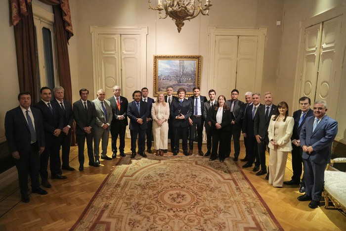 Javier Milei con los gobernadores, el 30 de octubre, en la Casa Rosada, en Buenos Aires. · Foto: Presidencia argentina, s/d de autor Javier Milei con los gobernadores, el 30 de octubre, en la Casa Rosada, en Buenos Aires. · Foto: Presidencia argentina, s/d de autor