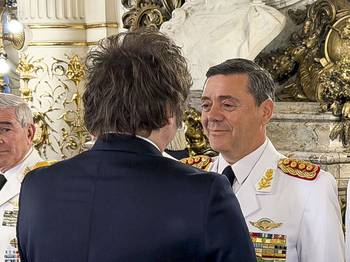 Javier Milei y Carlos Presti, futuro ministro de Defensa, el 25 de noviembre, en Casa Rosada. · Foto: Ministerio de Defensa de Argentina