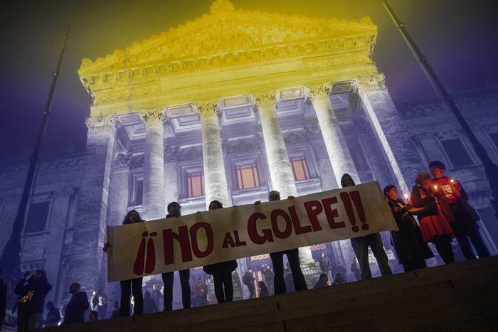 Vigilia por la Democracia, el 26 de junio de 2023, en la explanada del Palacio Legislativo. · Foto: Martín Varela Umpiérrez